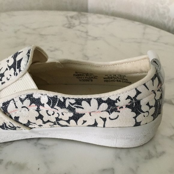 GAP Navy Floral Canvas Slip-On Sneakers 6.5M EUC - Picture 4 of 7